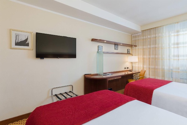 Courtyard by Marriott Venice Airport image 7